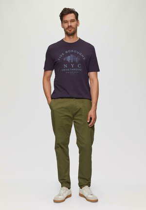 - T-shirt z nadrukiem