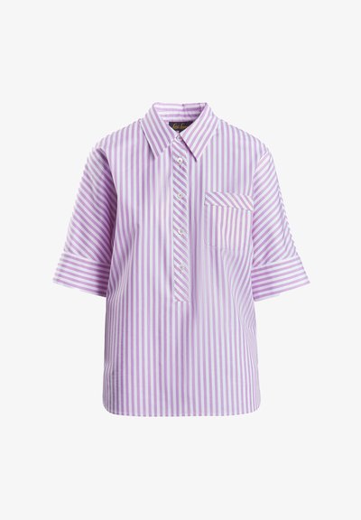 Camicia a maniche corte con colletto, a strisce lilla e bianche. Presenta una tasca frontale e chiusura con bottoni. Tessuto di consistenza liscia.