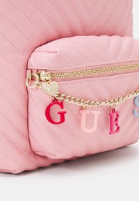 Guess JUNIOR SMALL BACKPACK - Hátizsák - beloved pink
