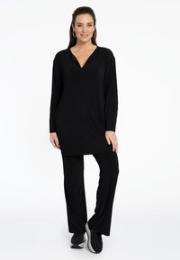 YOEK Tuniek - black