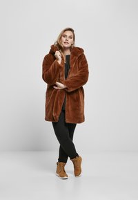 Urban Classics Geacă - toffee