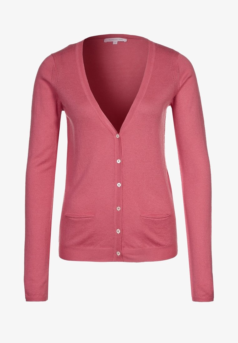 Pink cardigan med V-hals, lange ærmer og to forlommer. Har knapper foran; lavet af et blødt, tekstureret materiale.