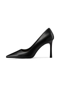 Pump nera in pelle con tacco alto, punta affusolata, design elegante e tacco a stiletto sottile. Texture liscia e dettagli minimi.