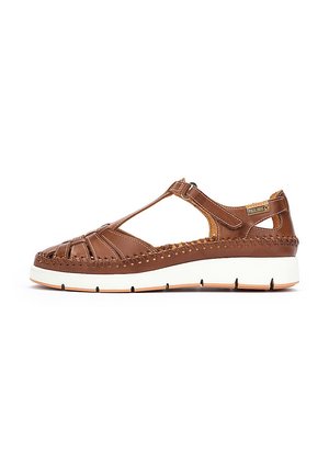 Sandale en cuir marron avec design découpé, semelle blanche, couture décorative, sangle à boucle ajustable et détails contrastants en brun clair.