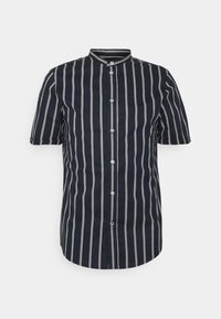 Camicia navy a maniche corte con righe bianche verticali, colletto band e chiusura a bottoni. Presenta una vestibilità snella e una texture del tessuto liscia.