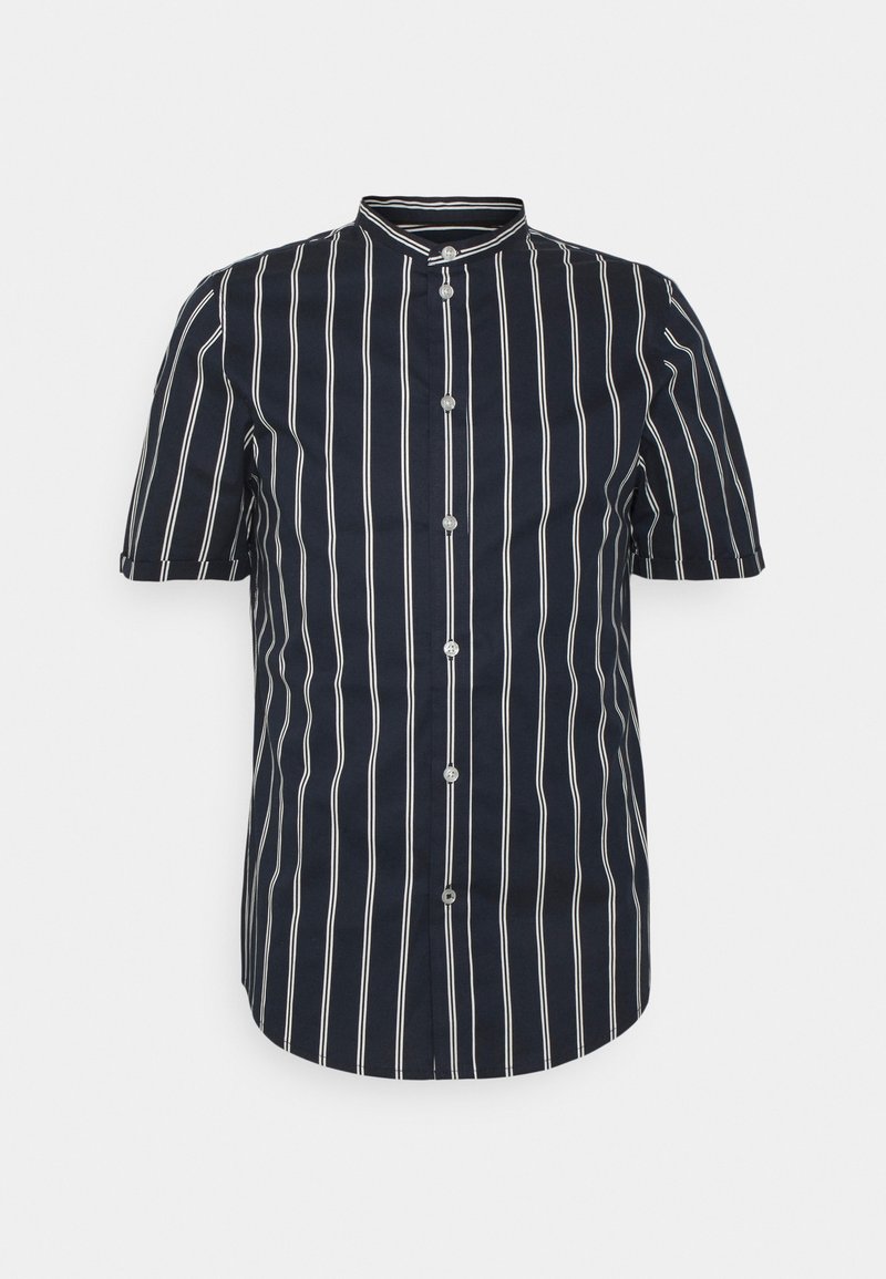 Camicia navy a maniche corte con righe bianche verticali, colletto band e chiusura a bottoni. Presenta una vestibilità snella e una texture del tessuto liscia.