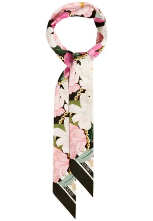 Foulard en soie avec motif floral rose et blanc, design chaîne en or et logo "GUESS" sur les extrémités noires pointues.