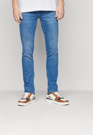 SLIMMY TAPERED PERFORMANCE  - Slim fit jeans - mid blue