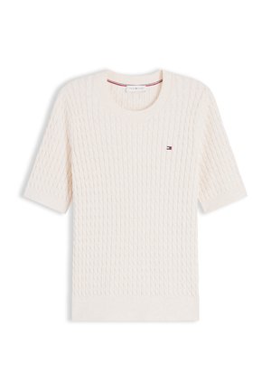 Roomkleurige kabelgebreide trui met korte mouwen, een ronde hals en een klein Tommy Hilfiger-logo op de linkerborst.