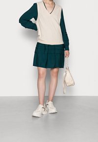 Vero Moda Vapaa-ajan mekko - dark green
