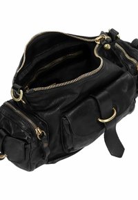 Borsa a tracolla in pelle nera con molteplici scomparti, cerniere in tonalità dorata, tasche esterne e design strutturato. Superficie testurizzata con dettagli.
