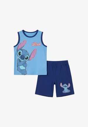 Haut sans manches bleu clair avec le personnage Stitch et un logo, associé à un short bleu marine avec un petit graphique Stitch sur la jambe.