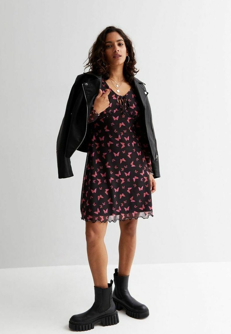 New Look Petite Jurk meerkleurig New Look Petite Jurk meerkleurig