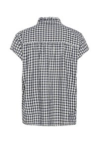 Blouse à manches courtes avec motif vichy bleu marine et blanc, empiècement froncé et col montant à volant, vue de dos.