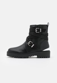 Guess Kovbojské/motorkářské kotníkové boty - black