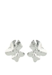 Orecchini metallici argento con un design organico e asimmetrico a forma di foglia, caratterizzati da una superficie lucida e contorni morbidi.