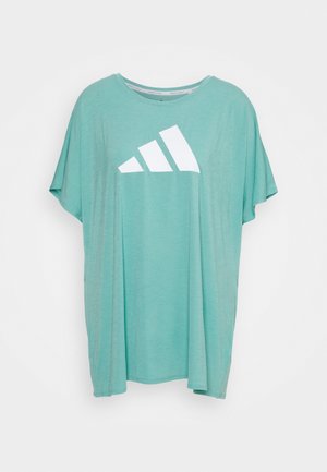 Løs pasform, mintgrøn T-shirt med korte ærmer, rund halsudskæring og stort hvidt Adidas-logo i midten foran.