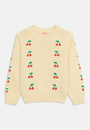Pull en maille crème avec motifs de cerises rouges et tiges vertes disposés en rangées verticales sur le devant et les manches.