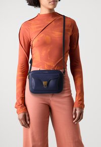 Coccinelle BEAT SOFT - Cross body bag - royal blue