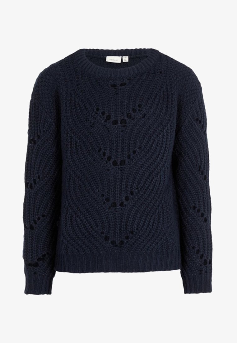 Pull en maille épaisse bleu marine avec des motifs ajourés en forme de chevrons, manches longues, poignets côtelés et encolure ronde.