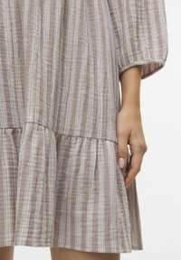 Vero Moda VMNANNA - Dnevna haljina - moon rock