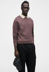 Lyle & Scott CREW NECK  - Sweatshirt - espresso