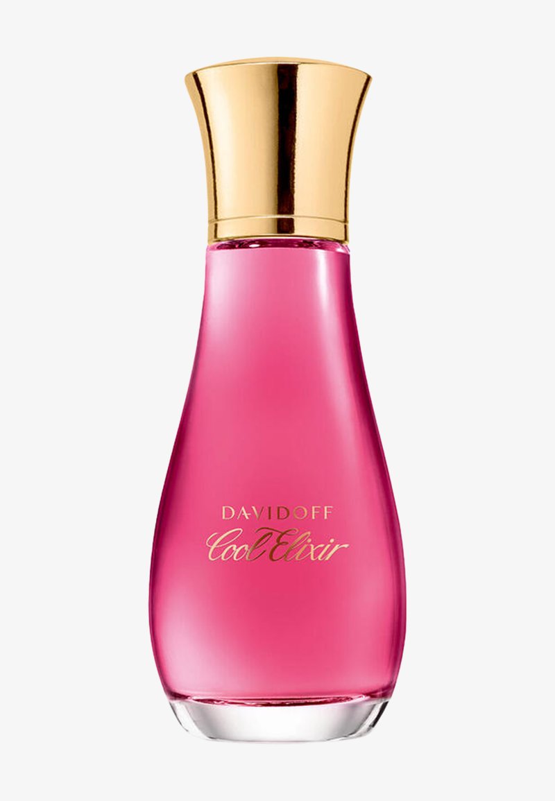 Roze druppelvormige parfumfles met gouden dop, gelabeld "Davidoff Cool Elixir" in gouden letters op een witte achtergrond.