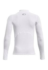 Langærmet sportstrøje i hvid, lavet af glat, letvægtsstof. Har en høj krave og et lille brandlogo på ryggen.