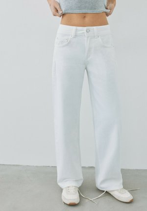 PULL&BEAR, LOW-RISE STRAIGHT-LEG - JEANS - Jeans Straight Leg - white