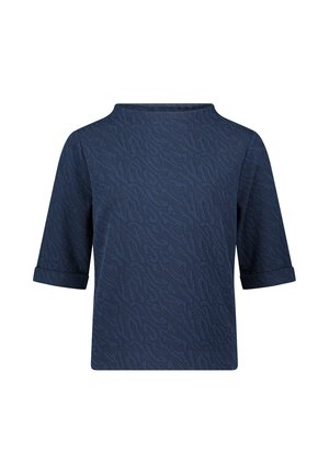 Marineblauwe top met een textuur en een patroon, voorzien van een bootnek en korte mouwen met opgerolde manchetten. Gemaakt van zachte stof.