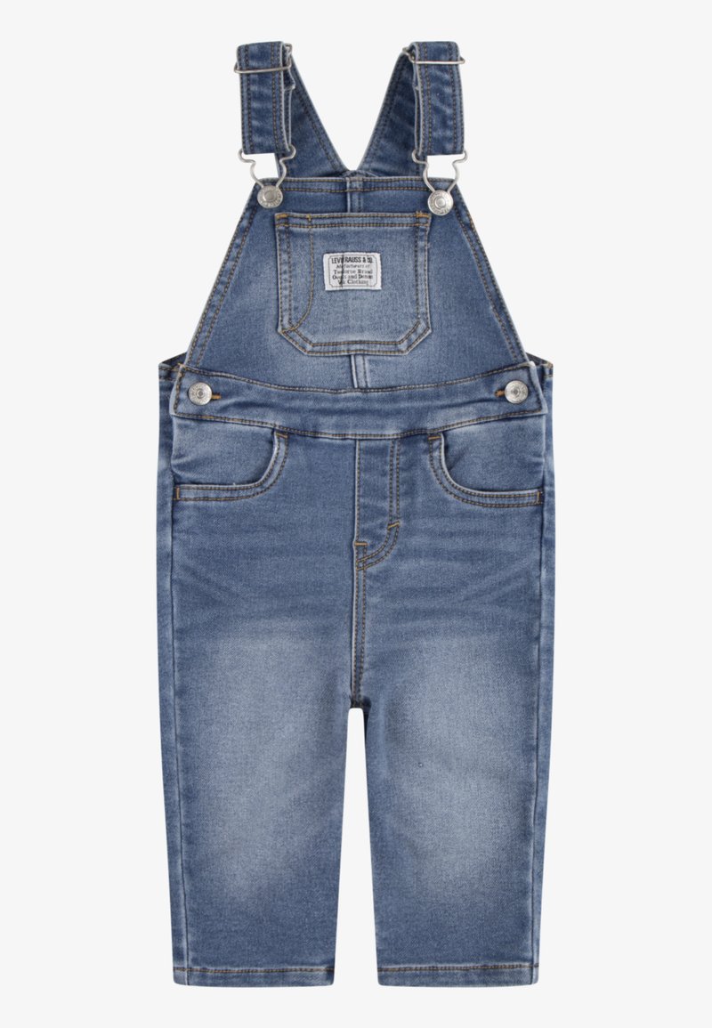 Denim jumpsuit, lyseblå, med justerbare stropper, frontlomme og baklapp. Glatt tekstur med kontrastsøm og metallhardware.