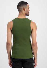 Alpha Industries TANK X-FIT - Felső - dark green