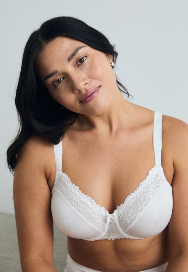 FORM SOFT - Underwired bra - weiß