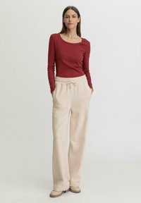 hessnatur SLIM - Langarmshirt - dunkelrot