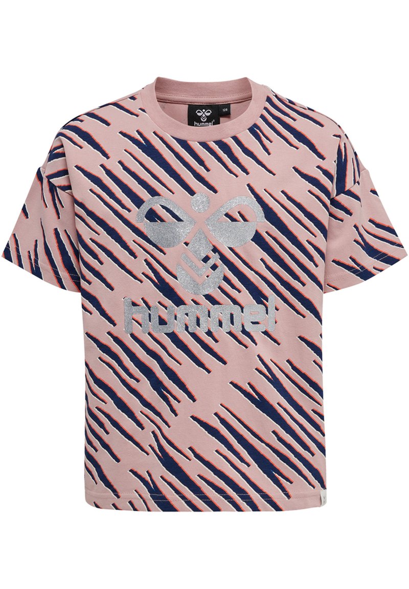 Rosa kortärmad t-shirt med ett marinblått och rött randigt mönster, med ett silvertryck av logotypen på framsidan. Tillverkad i bomull, avslappnad passform.