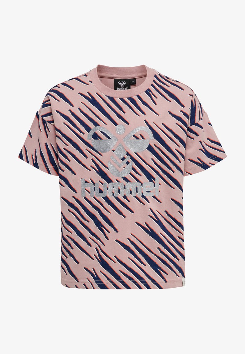 Rosa kortärmad t-shirt med ett marinblått och rött randigt mönster, med ett silvertryck av logotypen på framsidan. Tillverkad i bomull, avslappnad passform.