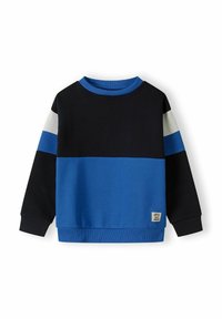 Kék és fekete pulóver kerek nyakkal. Átlós világoskék és fehér színblokkokkal rendelkezik. Texturált anyag sávos címkével.