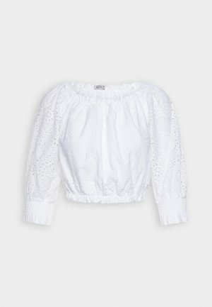 Witte cropped top met lange mouwen en oogjeskantpatroon, elastische off-shoulder halslijn en gerimpelde manchetten en zoom.