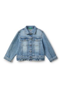 Veste en denim bleu clair avec manches longues, poches avant, fermeture à boutons et ourlet volé en bas. Design et texture classiques.