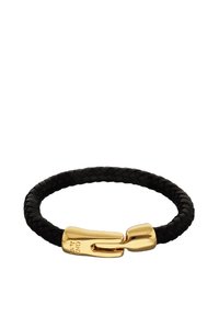 Pulsera de cuero trenzado negro con un cierre dorado de diseño con gancho. Textura suave con acabado pulido en el hardware.