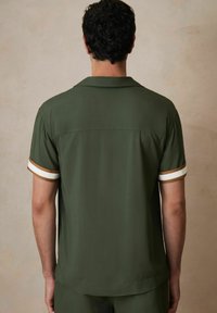 Reiss REGULAR FIT - VALBONNE CHÉ STRIPE-CUFF - Ing - pine green