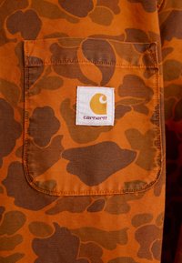 Carhartt WIP DUCK - Vapaa-ajan kauluspaita - green/turmeric