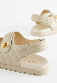 Next WO STRAP QUILTED - Riemensandalette - neutral cream