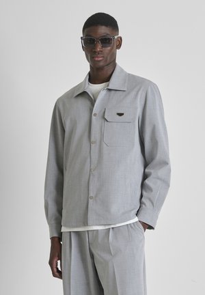 LONG SLEEVES TIRANA REGULAR FIT IN COMPOUNDE STRETCH  WITH PLAQUETTE - Lichte jas - mottled light grey