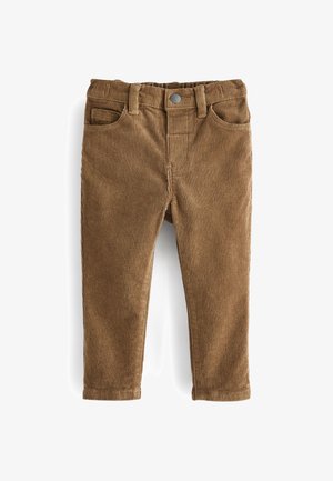 Pantalon en velours côtelé marron pour tout-petit avec poches avant, passants pour ceinture et fermeture à bouton métallique sur fond blanc.