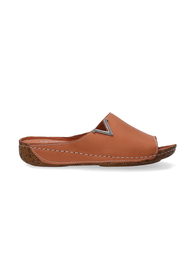 Orangene Leder-Slippers mit geschwungenem Design, offener Zehenpartie und Korksohle. Mit weißen Nähten und einem metallischen Akzent im Obermaterial.