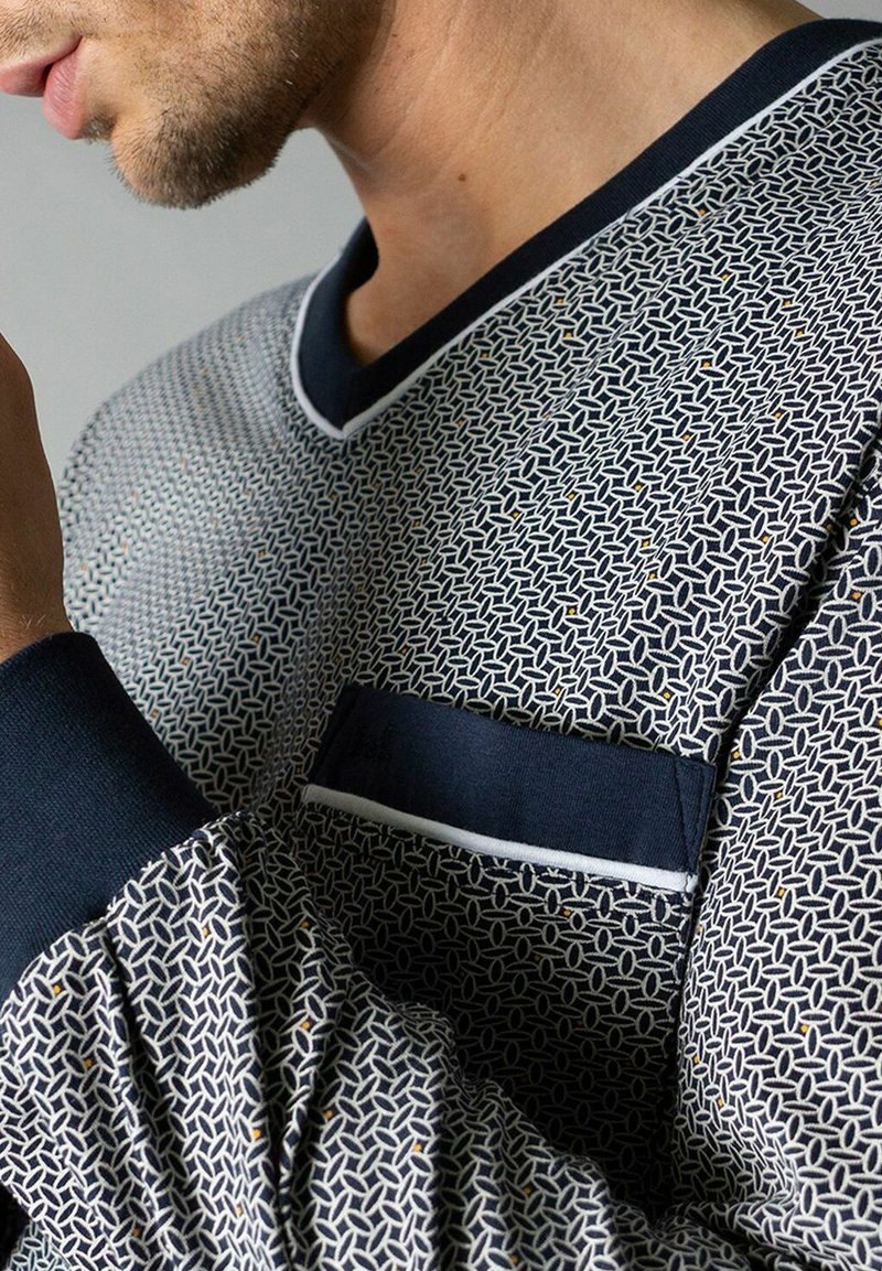 Herren Pyjamas | Götzburg REINE BAUM Nachtwäsche Set navy blau gemustert/dunkelblau - SY58993 Herren Pyjamas | Götzburg REINE BAUM Nachtwäsche Set navy blau gemustert/dunkelblau - SY58993