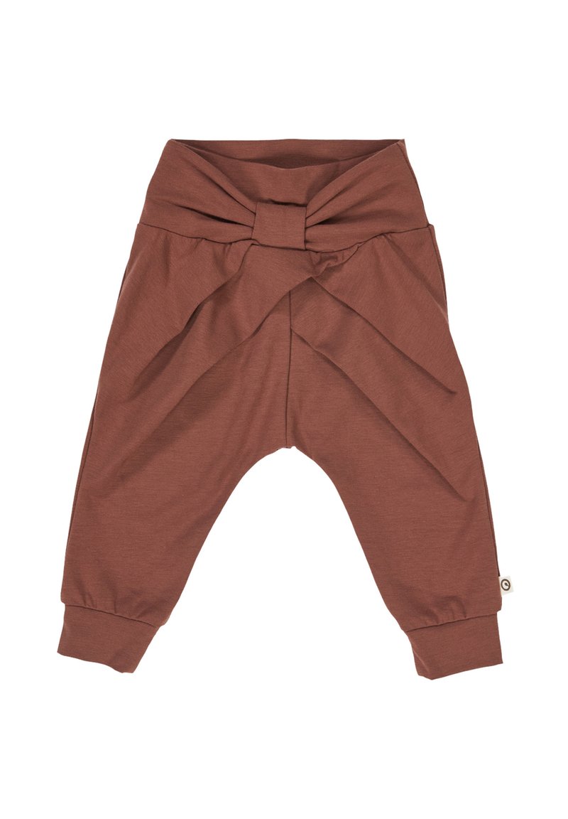 Bruine katoenen broeken met een knoopdetail in de taille, taps toelopende boorden en een relaxte pasvorm. Zachte textuur met een gladde afwerking.