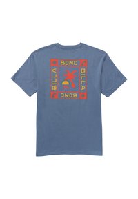 Camiseta de algodón en azul pizarra con un estampado gráfico que presenta palmeras, sol y texto en rojo y amarillo en la parte posterior. Cuello redondo, mangas cortas.
