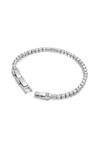Bracciale in argento con una fila di cristalli trasparenti, caratterizzato da un design elegante con una chiusura rettangolare. Finitura metallica liscia.